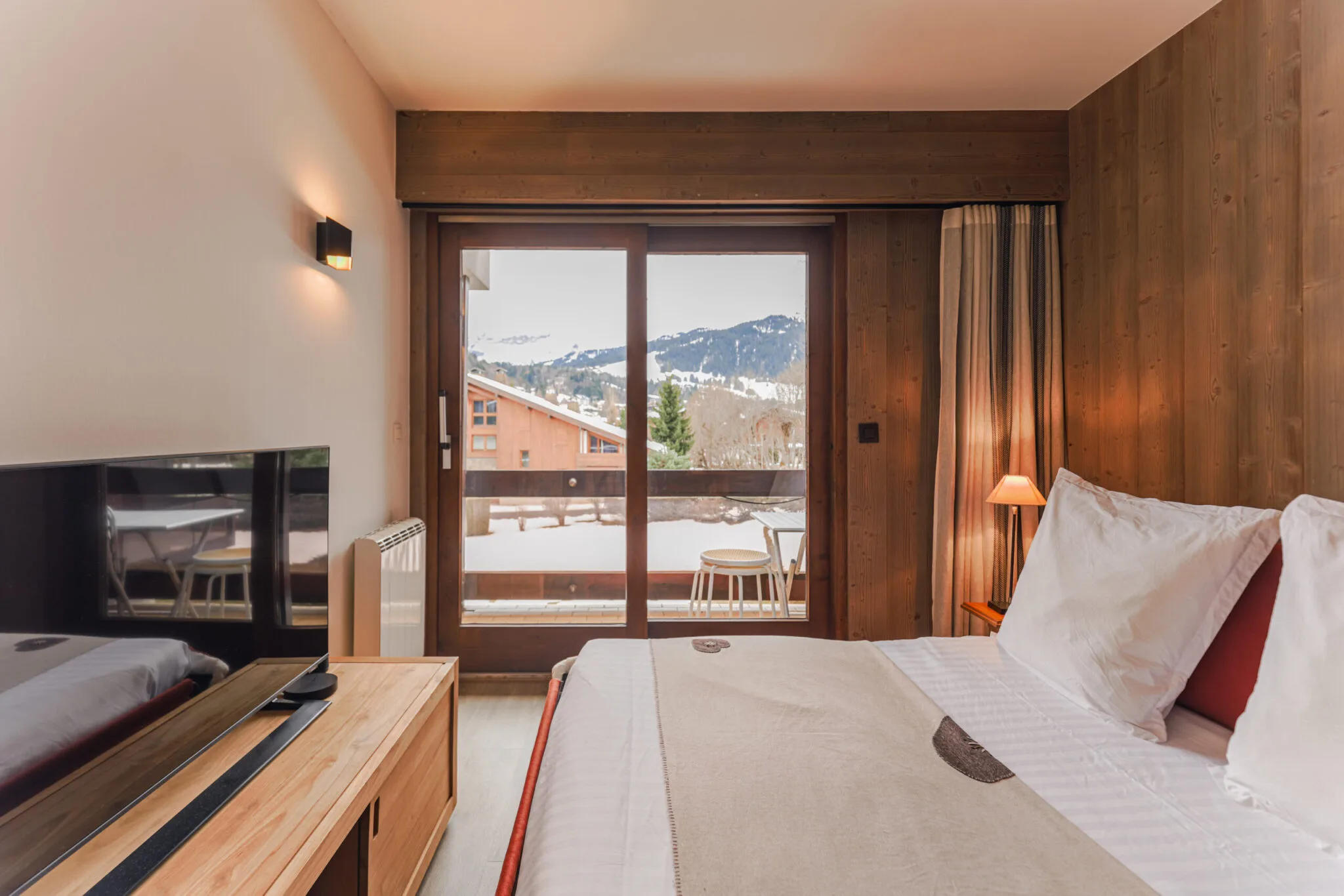 Chambre principale calme et sobre avec lit double de qualité supérieure, 4REST Conciergerie.