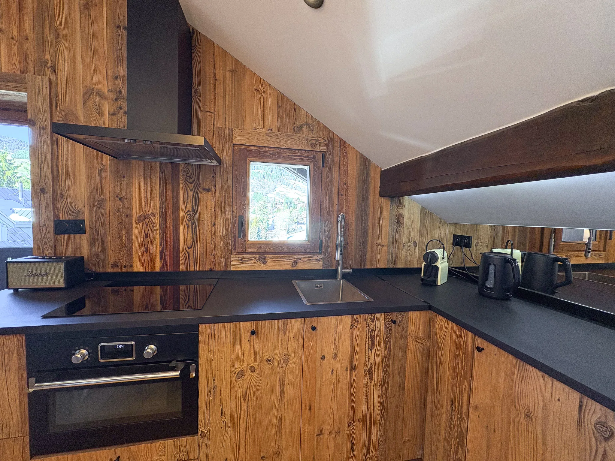 Cuisine appartement central Megeve Les Peupliers