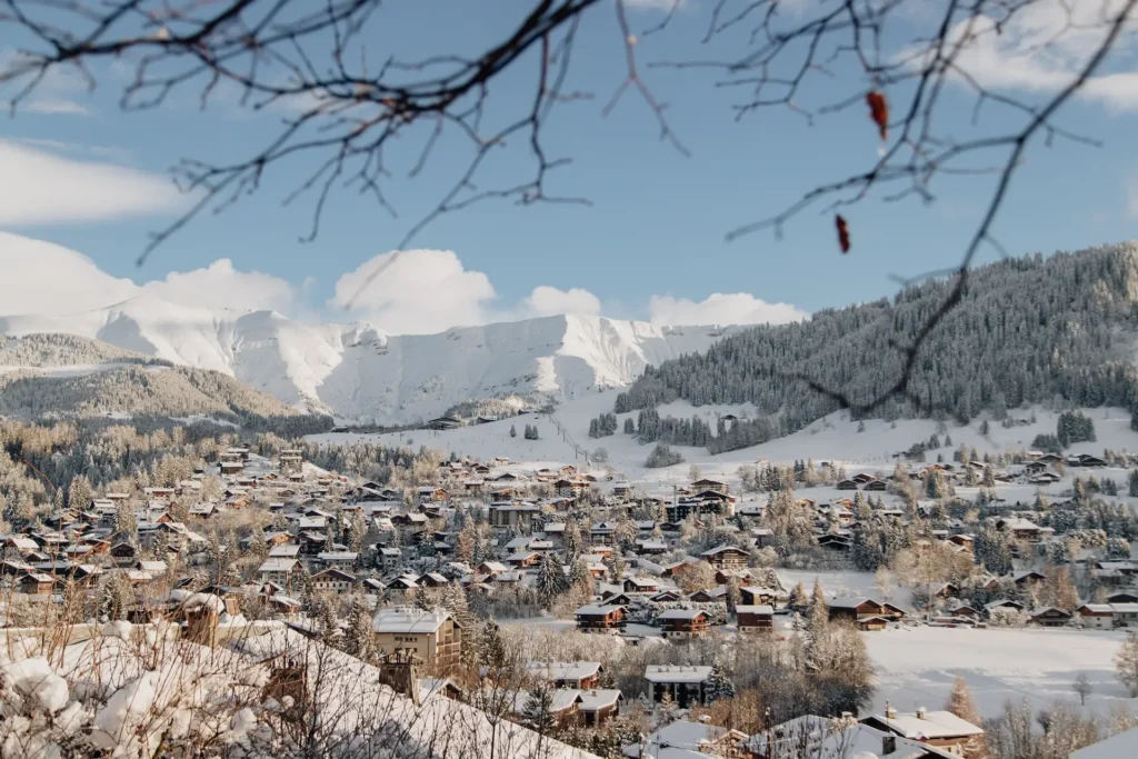 Vue de Megève en hiver, zone d'intervention de 4Rest Conciergerie